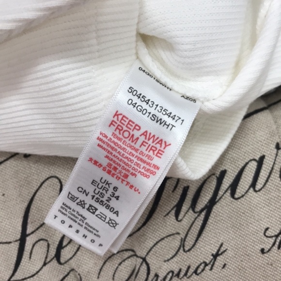 TOPSHOP Cutout Crop Tee - Picture 2 of 5